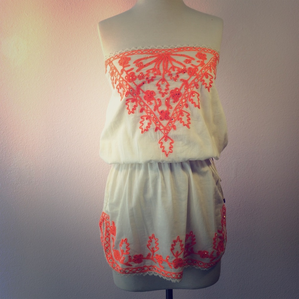 Elegant Strapless Mini Dress - White with Orange Embroidery